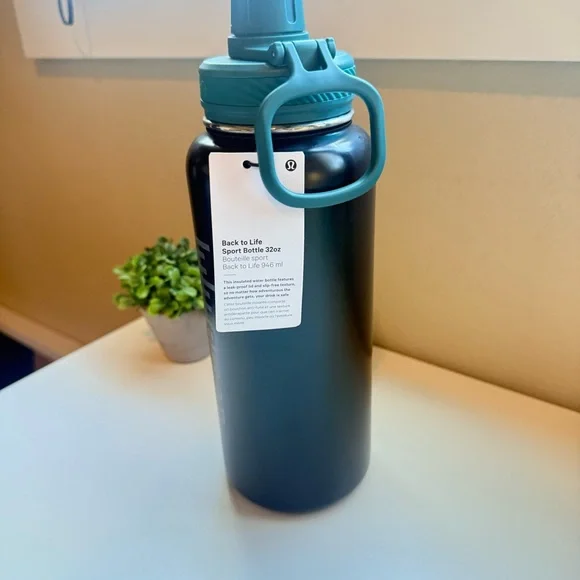 Lululemon Back to Life Sport Bottle Twist Cap 32 oz Water Bottle Green Lid NWT - Picture 5 of 7